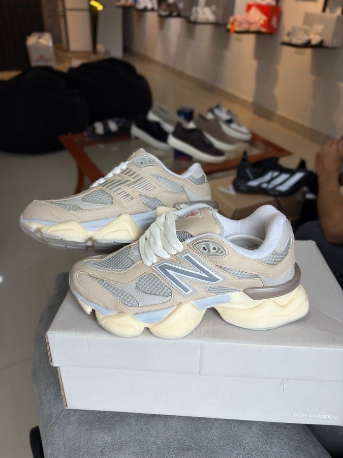 Tênis New Balance 9060 bege/cinza